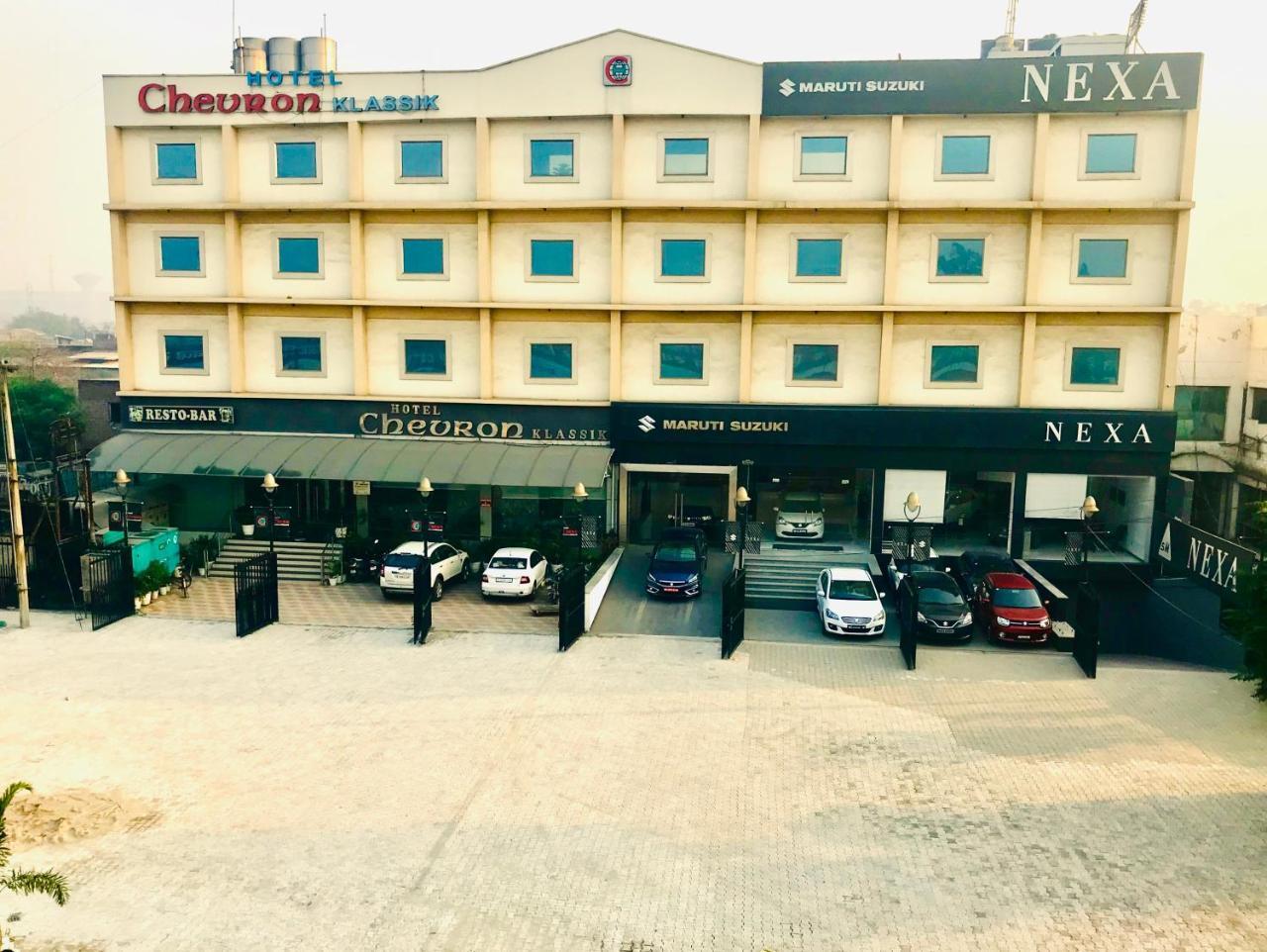 Hotel Chevron Klassik 卢迪亚纳 外观 照片